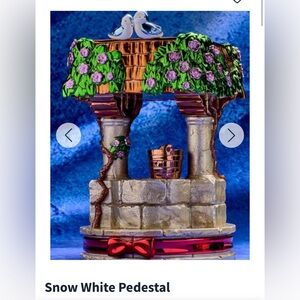 Snow White Pedestal